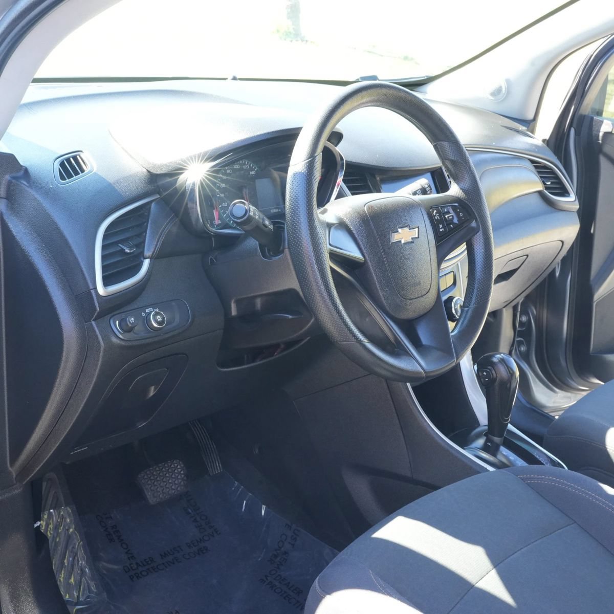 Used 2020 Chevrolet Trax LS FWD image 2