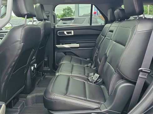 Used 2022 Ford Explorer XLT w/ Equipment Group 202A AWD/4WD image 14