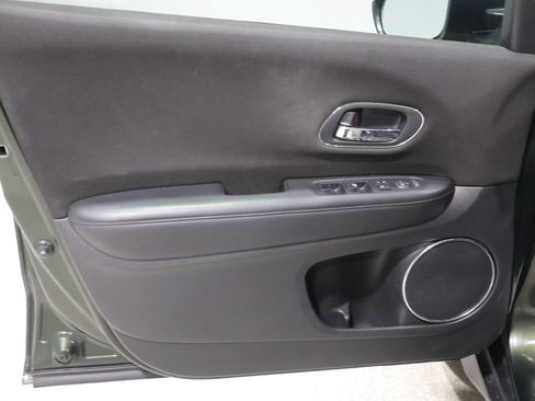 Used 2018 Honda HR-V EX image 12