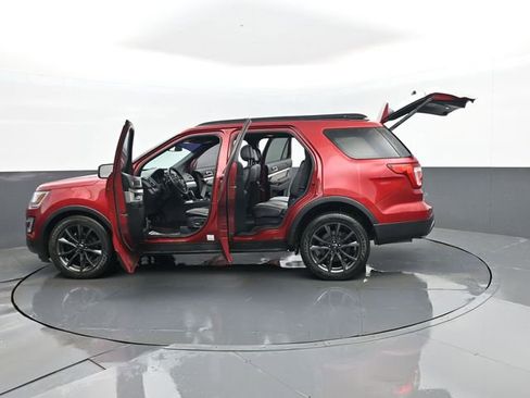 Used 2017 Ford Explorer XLT w/ Equipment Group 202A image 34