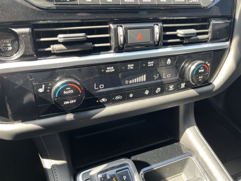 Used 2025 Nissan Pathfinder SL w/ SL Premium Package AWD/4WD image 28