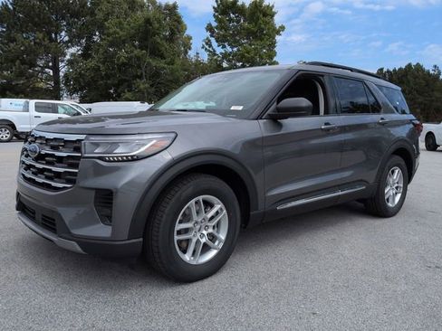 New 2025 Ford Explorer Active image 7