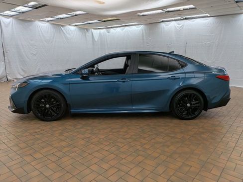 Used 2025 Toyota Camry SE FWD image 4