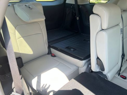 Used 2024 Nissan Pathfinder SL FWD image 15