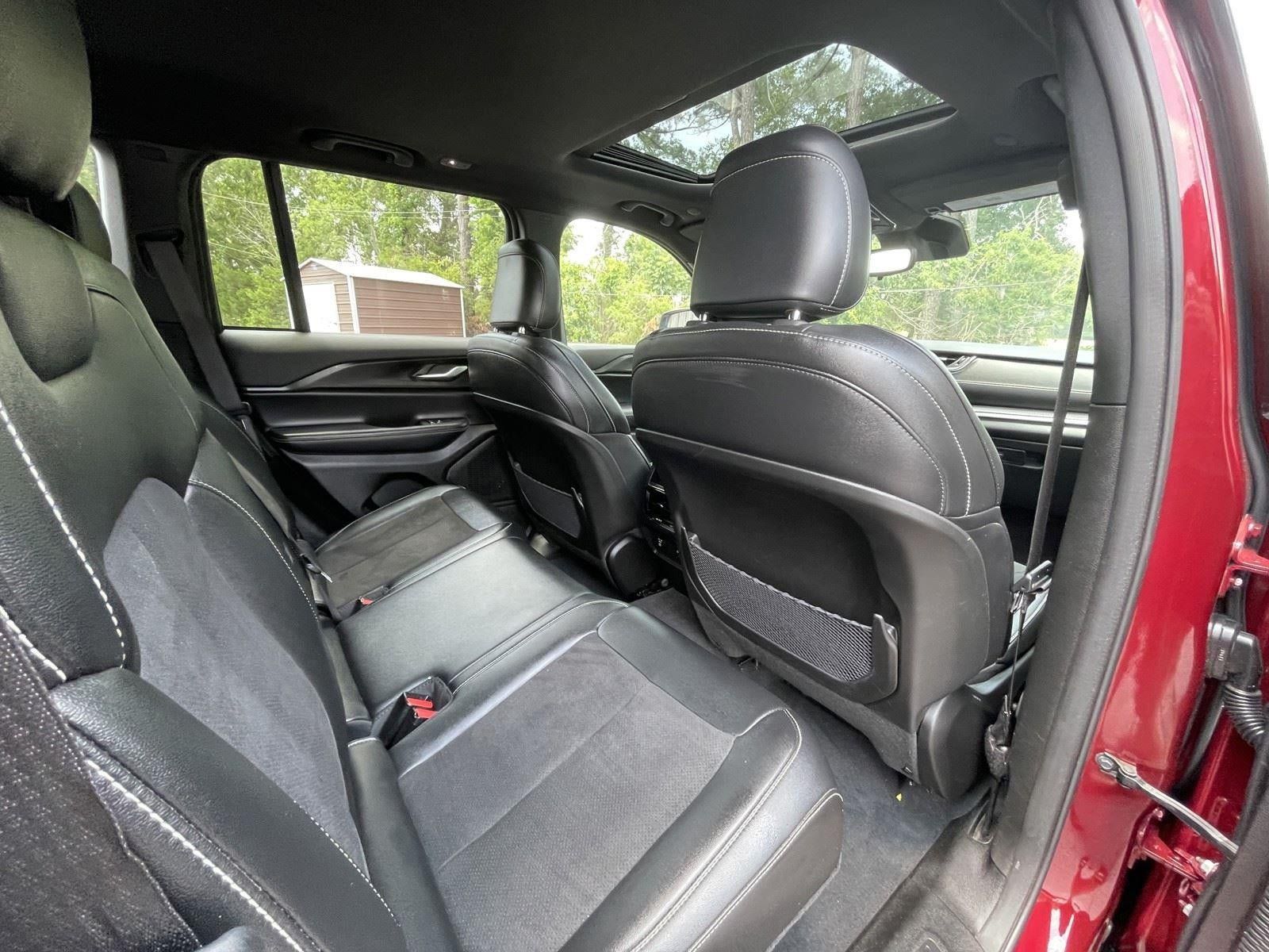 Used 2023 Jeep Grand Cherokee Altitude AWD/4WD image 43