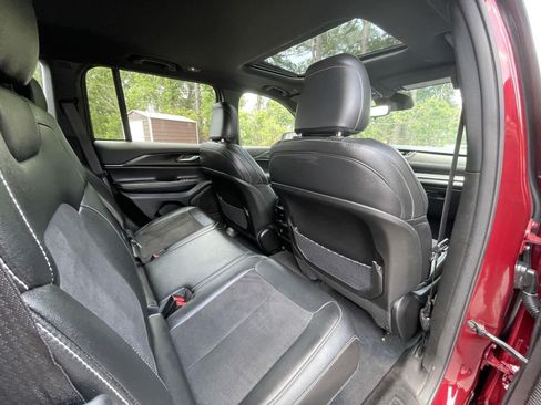 Used 2023 Jeep Grand Cherokee Altitude AWD/4WD image 43