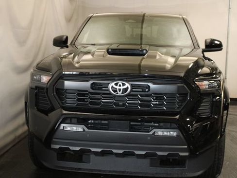 Used 2024 Toyota Tacoma TRD Sport w/ TRD Sport Upgrade Package AWD/4WD image 3
