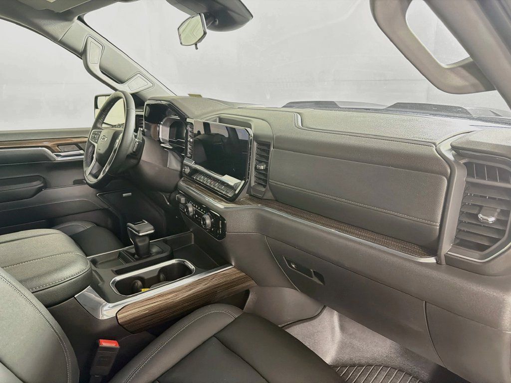 Used 2024 Chevrolet Silverado 1500 LT Trail Boss w/ Convenience Package II AWD/4WD image 26