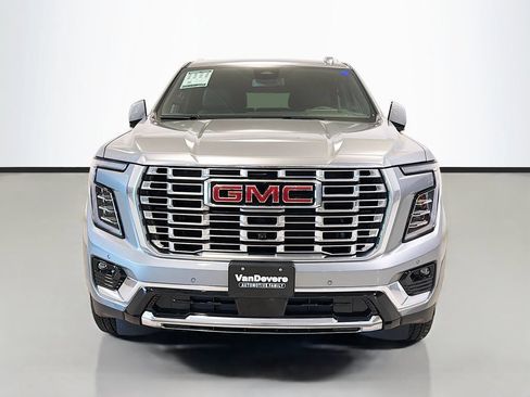 Used 2025 GMC Yukon XL Denali AWD/4WD image 2