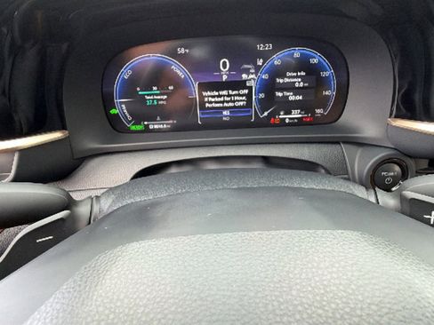 Certified 2025 Toyota Crown Signia AWD/4WD image 21