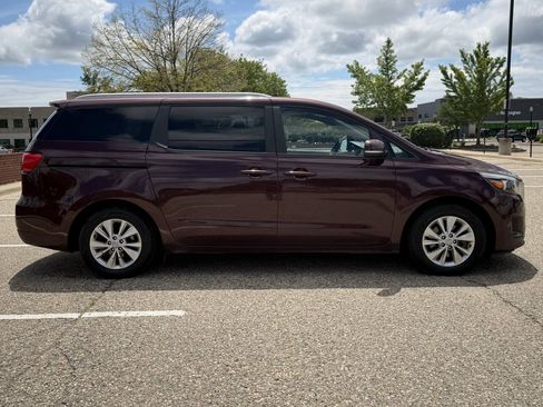 Used 2017 Kia Sedona LX w/ LX Essentials Premium Package FWD image 8