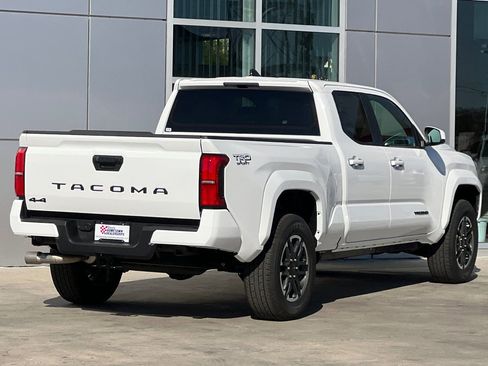 Used 2025 Toyota Tacoma TRD Sport image 4