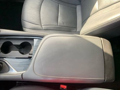 Used 2020 Buick Enclave Essence FWD image 43