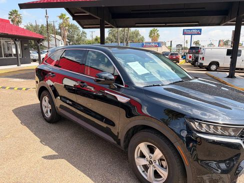 Used 2023 Kia Sorento LX FWD image 8