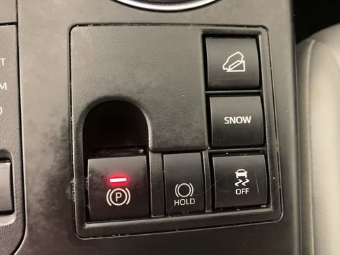 Used 2023 Toyota Highlander XLE image 28