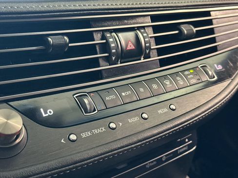 Used 2020 Lexus LS 500h w/ Luxury Package RWD image 20