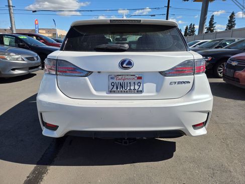 Used 2016 Lexus CT 200h w/ Seat Comfort Package FWD image 3