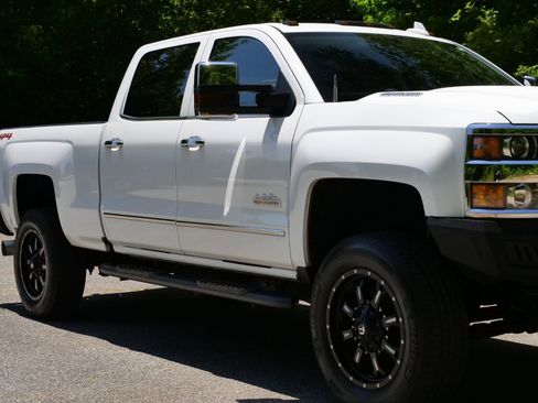 Used 2019 Chevrolet Silverado 3500 High Country w/ Duramax Plus Package AWD/4WD image 35