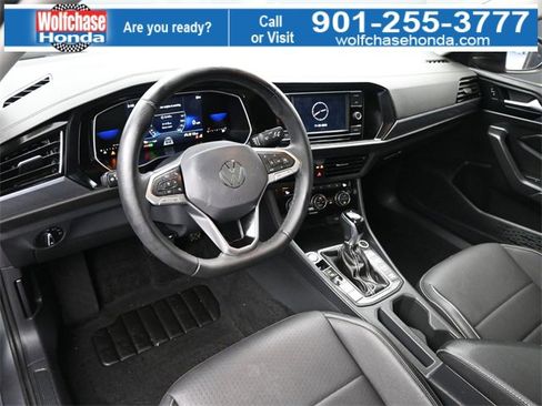 Used 2024 Volkswagen Jetta SE w/ Panoramic Sunroof Package image 17