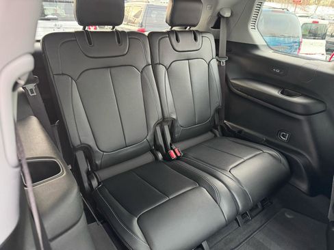 Used 2022 Jeep Grand Cherokee L Limited image 15