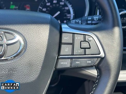 Used 2021 Toyota Highlander XLE AWD/4WD image 29