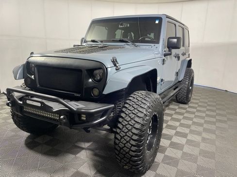 Used 2015 Jeep Wrangler Unlimited Sahara w/ Connectivity Group AWD/4WD image 4