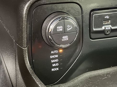 Used 2017 Jeep Renegade Trailhawk w/ Popular Equipment Group AWD/4WD image 15