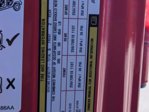 Used 2018 Jeep Wrangler Unlimited Sahara image 15