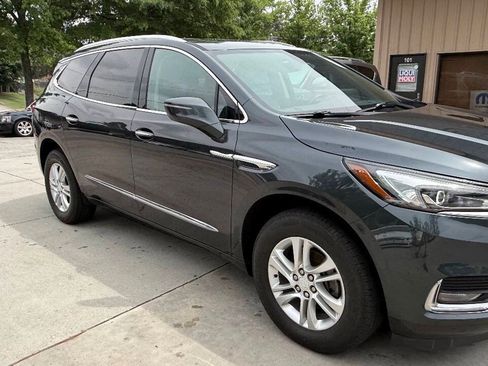 Used 2019 Buick Enclave Essence FWD image 17