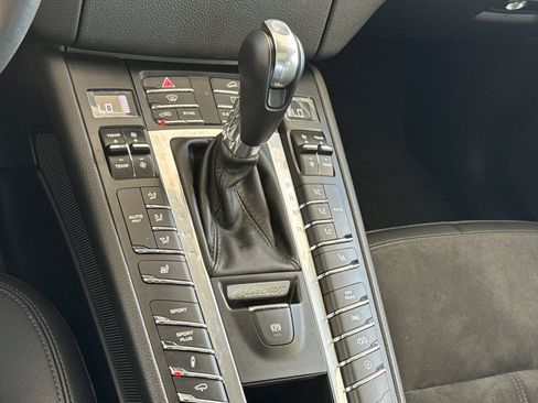 Used 2018 Porsche Macan Sport Edition AWD/4WD image 26