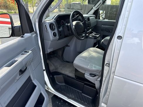 Used 2011 Ford E-350 and Econoline 350 XLT image 16