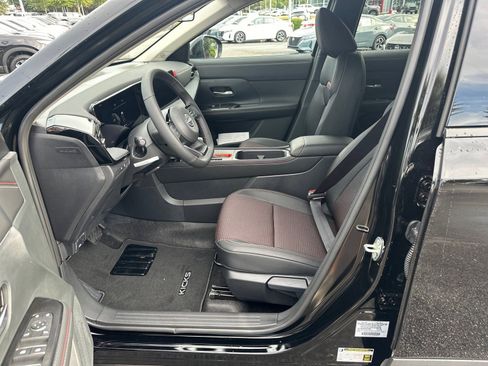 New 2026 Nissan Kicks SR image 9