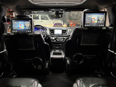 Used 2019 Chrysler Pacifica Touring-L Plus w/ Advanced Safetytec Group FWD image 31