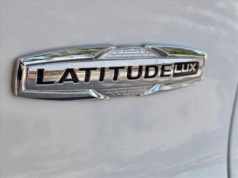 Used 2021 Jeep Cherokee Latitude Lux FWD image 7