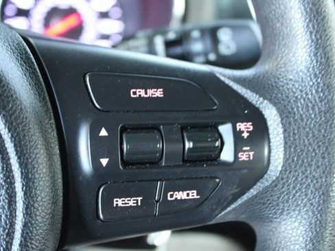 Used 2018 Kia Sedona L image 15