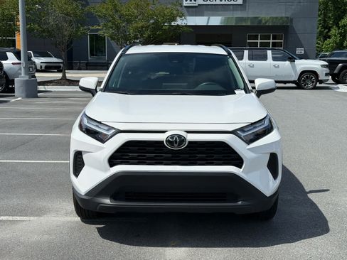 Used 2025 Toyota RAV4 XLE AWD/4WD image 8
