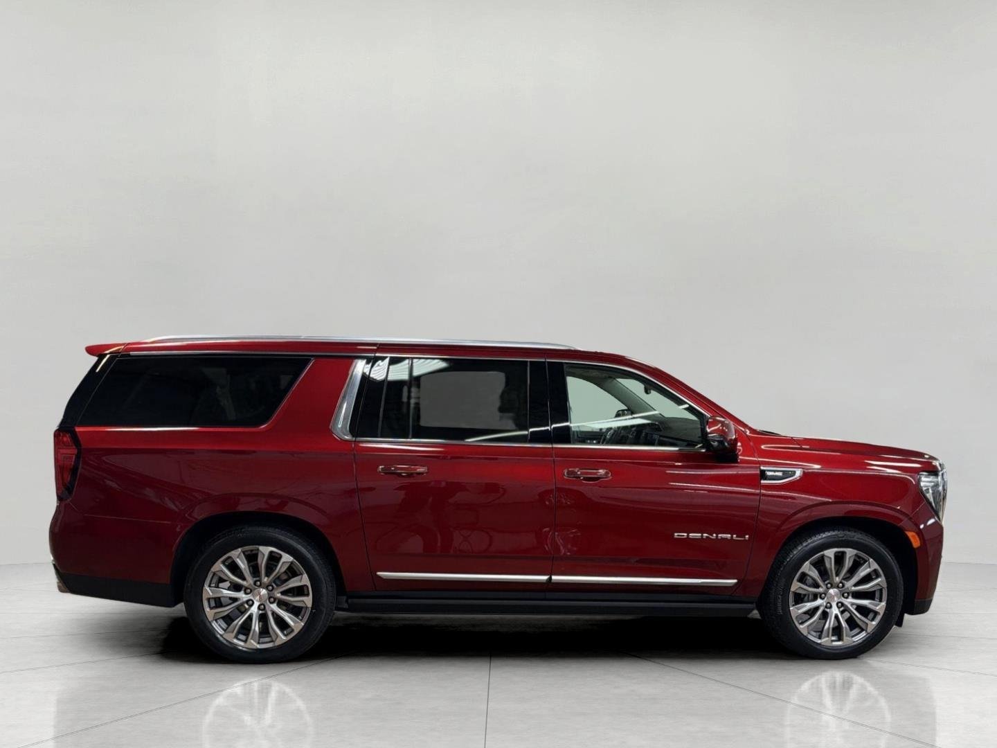 Used 2021 GMC Yukon XL Denali w/ Denali Premium Package AWD/4WD image 48