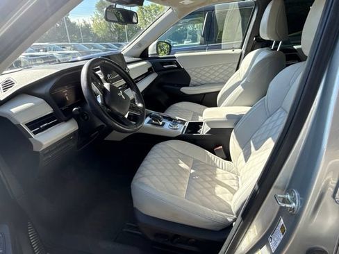 Used 2025 Mitsubishi Outlander SE AWD/4WD image 5