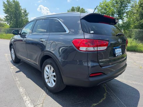 Used 2017 Kia Sorento FWD image 8