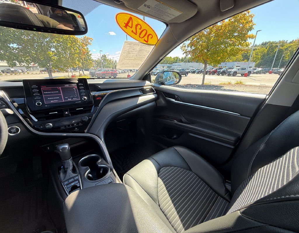 Used 2024 Toyota Camry SE w/ Cold Weather Package AWD/4WD image 14