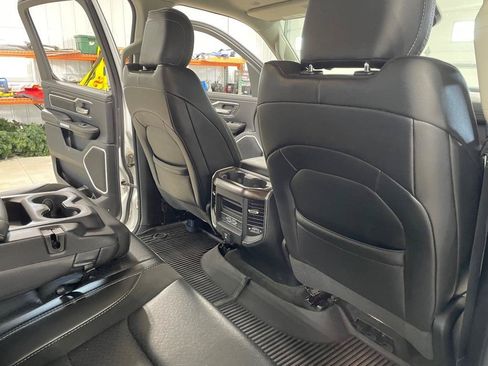 Used 2022 RAM 1500 Laramie AWD/4WD image 18