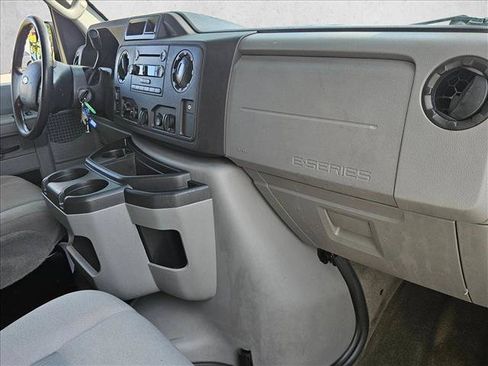 Used 2014 Ford E-350 and Econoline 350 XLT RWD image 19