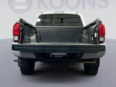 Used 2018 Toyota Tacoma SR image 35