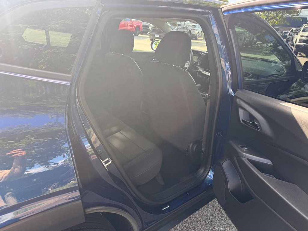 Used 2024 Chevrolet Trax LS w/ LS Convenience Package FWD image 14