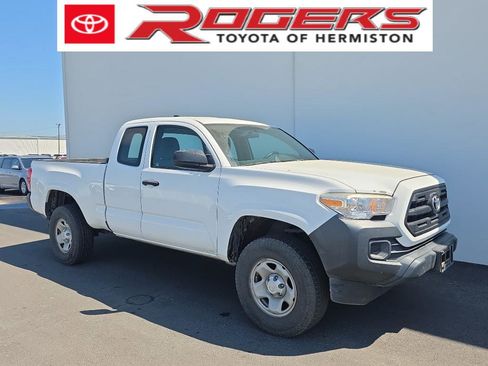 Used 2016 Toyota Tacoma SR RWD image 1