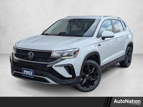 Used 2022 Volkswagen Taos SE image 1