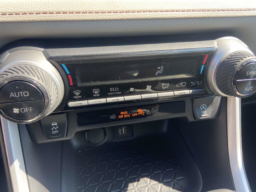 Used 2025 Toyota RAV4 XLE w/ Convenience Package FWD image 26