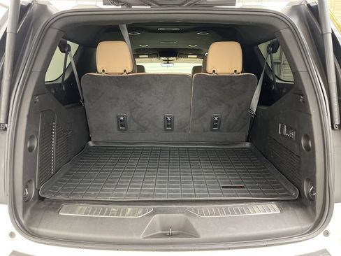 Used 2024 Chevrolet Suburban Premier RWD image 23