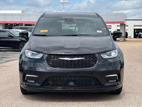 Used 2025 Chrysler Pacifica Select FWD image 3