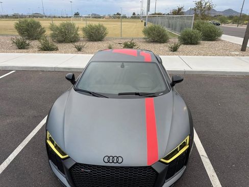 Used 2018 Audi R8 V10 w/ Premium Package image 2
